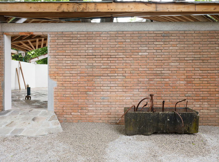 Geoffrey Farmer, A way out of the mirror, 2017. Installation view at the Canada Pavilion for the 57th International Art Exhibition – la Biennale di Venezia, 2017. © Geoffrey Farmer, Courtesy of the artist. Photo : Francesco Barasciutti.